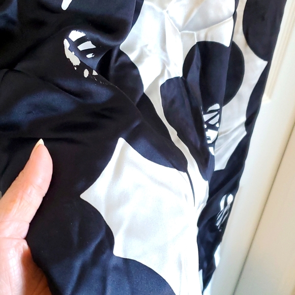 Beautiful knee length Jacob black and white silk dress. - Picture 4 of 4